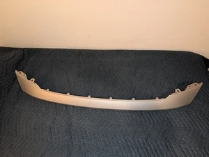 Nuevo parachoques delantero placa de deslizamiento de fascia OEM - GM (23159137) - Imagen 1 de 4