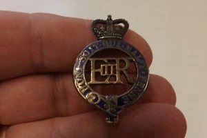 ORIGINAL MILITARY CAP BADGE THE HOUSEHOLD CAVALRY 4CMS BY 2.5CMS (3848) - Picture 1 of 3