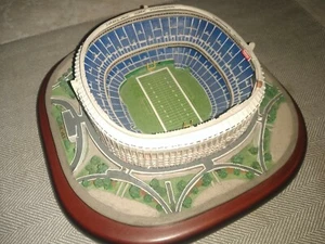 Veterans Stadium Danbury Mint Stadium Replica - Home of Philadelphia Eagles - Picture 1 of 3