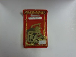 Ellyrian Reaver STND. Bearer 8508N Warhammer Peltre en Tarjeta Blister Original - Imagen 1 de 2