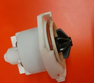 Dishwasher INDESIT IDS105 UK/ IDS105S UK Drain Pump - Picture 1 of 4
