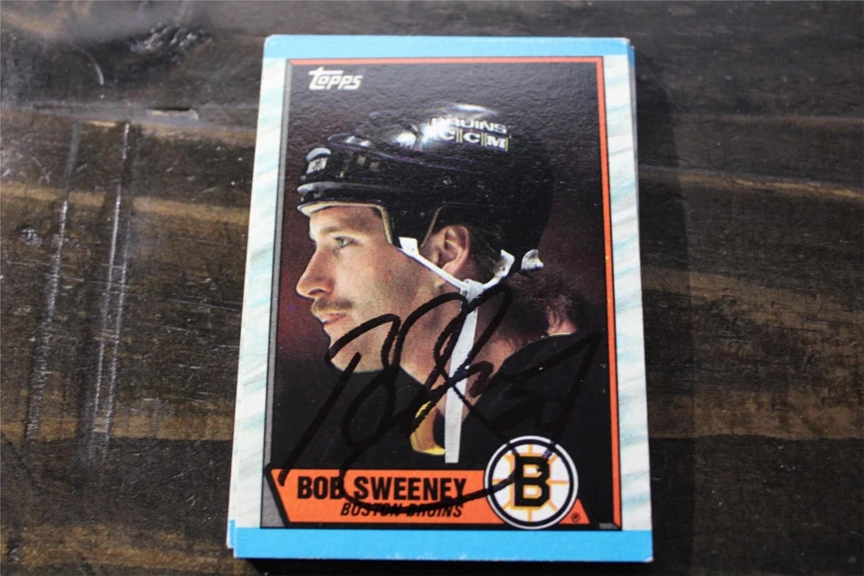 BOB CARPENTER BOSTON BRUINS  1989-90 TOPPS  AUTOGRAPHED CARD - Image 1 of 1