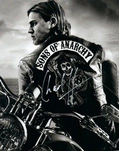 Fotografía firmada por Charlie Hunnam de 8x10 foto autografiada con certificado de autenticidad - Imagen 1 de 1