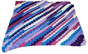 Handgefertigte gehäkelte Decke 30"x30" - lila blau weiß C2C Baby Schoß Überwurf - Bild 1 von 10