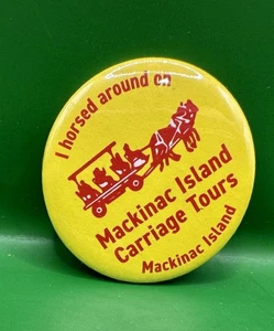 Botón Pinback de recuerdo "I Horsed Around on Mackinac Island Carriage Tours" - Imagen 1 de 4