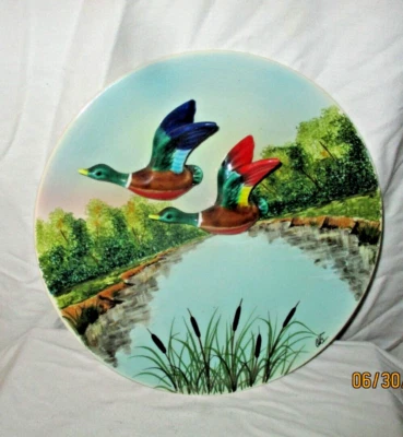  VALLAURIS FERLAY   PLAT CERAMIQUE TROMPE L 'OEIL ENVOL DE CANARDS  ANNEES 50/60 - Photo 1/4