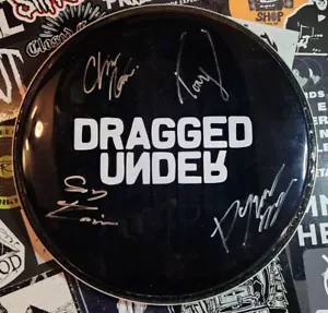 Dragged Under Firmado Autografiado 10" Negro Drumhead por Todos! - Imagen 1 de 1