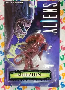 Aliens Bull Alien Action Figure with Skull Ramming Action! Kenner Vintage 96 MOC - Picture 1 of 7