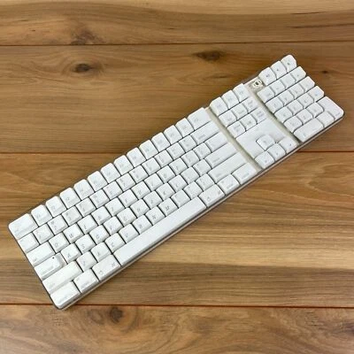 Apple A1016 White Mechanical Keys QWERTY Bluetooth Wireless Keyboard - For Parts - Image 1 of 2