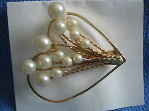 VINTAGE FAUX PEARL FLOWER PIN BROOCH ! ~ UNSIGN - Picture 1 of 3
