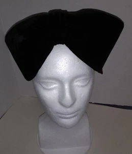 1950s HATTIE CARNEGIE Black Velvet Hat w/large Bow In Front Nice - Picture 1 of 6