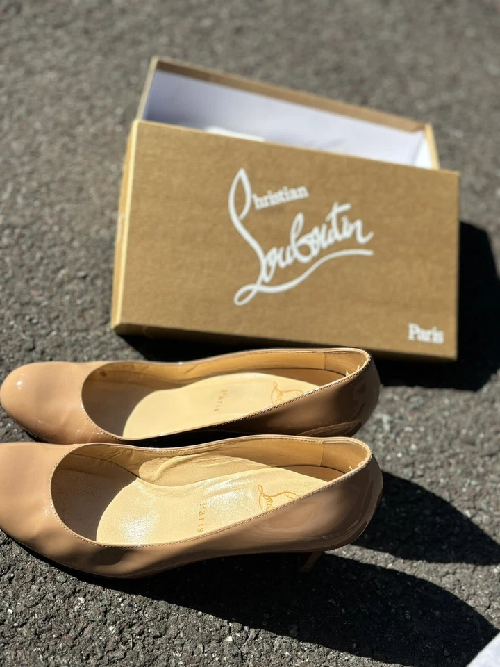 Tacón Christian Louboutin Nude Foto 1 de 3