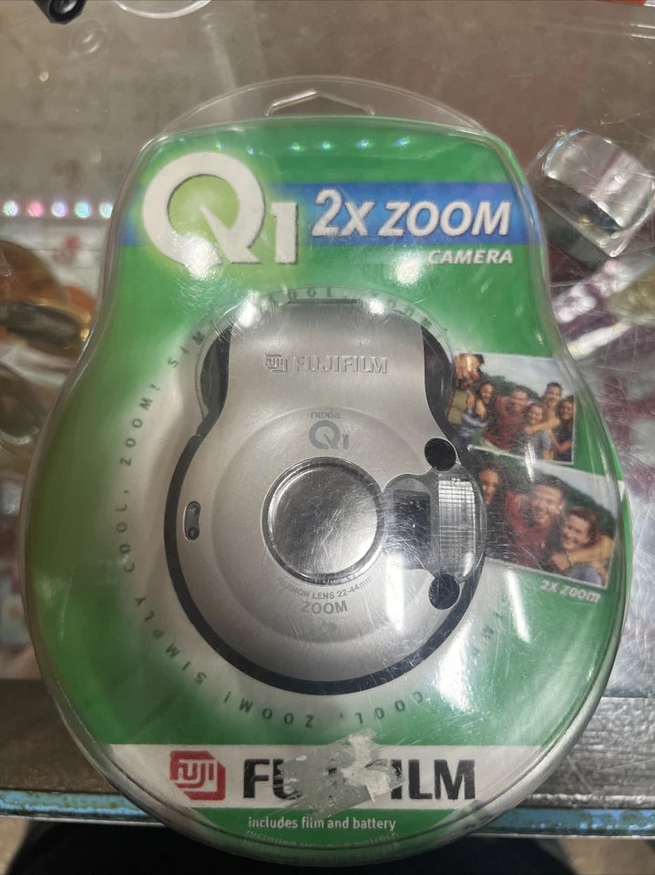 Fujifilm Q1 2x Zoom APS Camera with Flash and 1 Roll Fuji 200 APS Film NOS New - Image 1 of 2