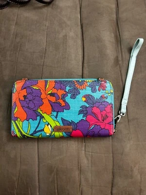 Muñequera grande floral bordada con flores Sakroots Foto 1 de 3