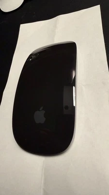 Apple Magic Mouse: Bluetooth, wiederaufladbar. Kompatibel mit Mac, iPad, schwarz - Bild 1 von 4