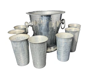 Manijas de cubo de hielo de aluminio martillado Mid-Century con anillos y 7 vasos India #3288 - Imagen 1 de 7