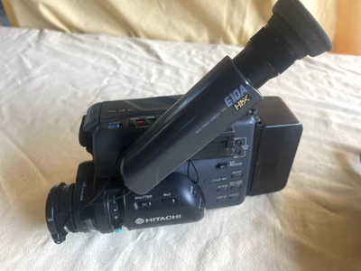 Vintage Hitachi Camcorder W/ Charger, 8mm Video And Carrying Bag VM-e110 - Image 1 of 4
