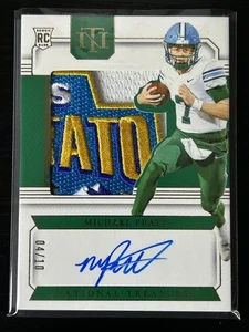 2024 Panini National Treasures Collegiate Michael Pratt #CCS-MP Bowl Logo /10 - Foto 1 di 2