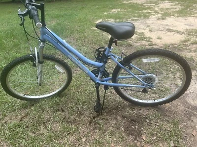 Roadmaster  Granite Peak Women’s Mountain  Bike - Image 1 of 4