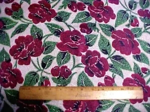 Tela de colección de 2 yardas con rosas rojas esponjosas agrietadas - Imagen 1 de 2