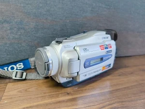 Sony Digital Handycam Kamera Mini DV DCR-TRV25E - Bild 1 von 4