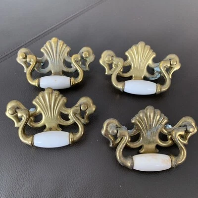 Juego de 4 tiradores de cajón vintage 1986 pergaminos de latón mango de cerámica Foto 1 de 4