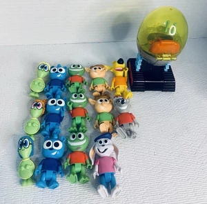 Lotto Figurine Mobile Uovo Avventure Bambini Orologio Da Tasca Robot Hobby - Foto 1 di 2