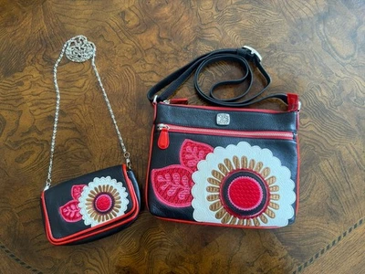 BRIGHTON STATEMENT GILLY TRACOLLA FLOREALE RICAMATA E MINI MARSUPIO. - Immagine 1 di 4