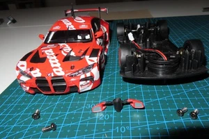 Carrera 853 BMW M4 GT3 Chassis und Karosserie aus 20031079 plus Ersatzspiegel 1: - Photo 1/1