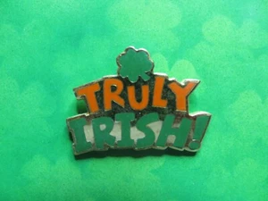 Alfiler de solapa de trébol verdaderamente irlandés St Patricks esmalte verde naranja vintage SELLO - Imagen 1 de 4