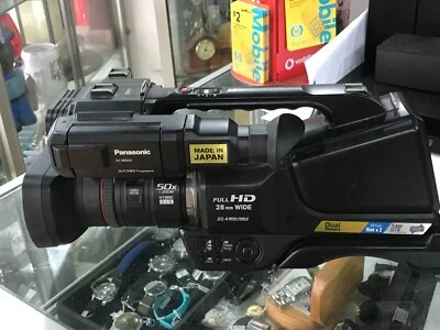 PANASONIC HC-MDH2 SHOULDER MOUNT CAMCORDER 20.4 MEGAPIXELS WITH BATTERY - Image 1 of 4