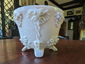 Vintage JEANNETTE SHELL ROSA Glas UNBEDECKTE TRAUBE BONBONIERE, 4" Durchmesser MCM 50er Jahre - Bild 1 von 9