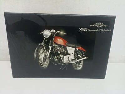 Norton Commando 750 Fastback 1968 Red Silver Minichamps Bike Series 1/12-ZR-P29 - Immagine 1 di 4