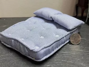 Dollhouse Miniature Full Mattress & Pillows 1:12 inch scale F198 Dollys Gallery - Picture 1 of 2