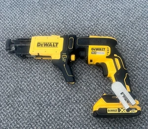 Dewalt DCF620 XR Drywall Screwdriver with DCF6202 Collated Screw Attachment Batt - Picture 1 of 6