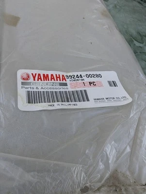 Adesivo emblema tanque de gasolina NOS Yamaha 99244-00280 - Imagem 1 de 3