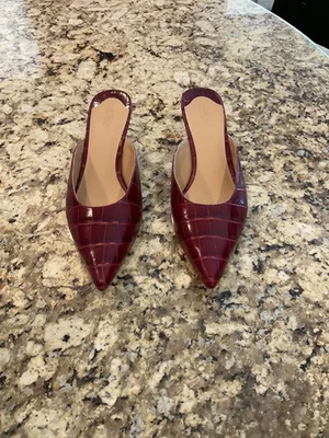 NWB LAUREN RALPH LAUREN Adrienne Burgundy Crocodile Embossed Heeled Mules Size 9 - Image 1 of 4