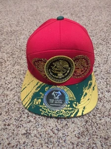 Top Level rote Snapback Mütze mit mexikanischem Emblem und grüner Krempe - Bild 1 von 7