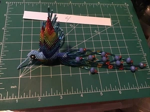 COLIBRÍ CON CUENTAS, HECHO A MANO, 5", UNA PIEZA, CUENTAS DE SEMILLAS, Pecho - Imagen 1 de 13