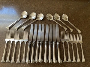 Towle Supreme Posate Aristocratico 24 Pezzi Set Posate Giappone Forchetta Coltello Cucchiaio - Foto 1 di 22