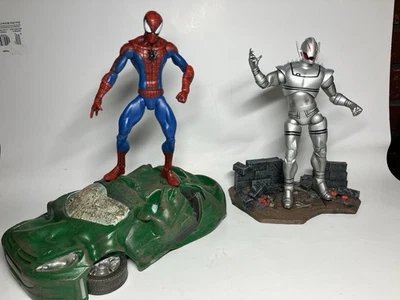 Figuras de acción Marvel Diamond Select Spider-Man + Ultron con bases USADAS Foto 1 de 4