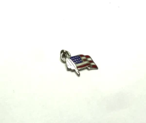 VINTAGE ZIERLICHER USA FLAGGE VEREINIGTE STAATEN VON AMERIKA CHARM STERLINGSILBER 925. - Bild 1 von 8