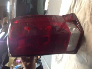2002 TO 2006 CADILLAC ESCALADE RIGHT PASS REAR QUARTER  TAIL LIGHT LAMP ASSEMBLY - Picture 1 of 2