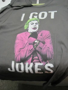 Batman TV SHOW THE JOKER "I GOT JOKES" CESAR ROMERO GRAU T-SHIRT - Bild 1 von 3
