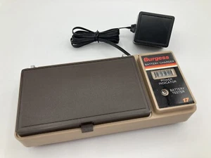 Caricabatteria e tester Burgess modello 17 nichel-cadmio/carbonio-zinco - Foto 1 di 5