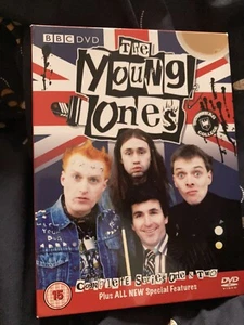 the young ones  complete series one and two dvd boxset  - Bild 1 von 8