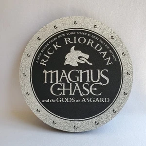 Magnus Chase & the Gods of Asgard ESCUDO DE ESPUMA 14" Rick Riordan SDCC Promo Disfraz - Imagen 1 de 4