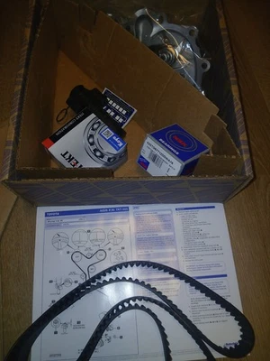 Комплект ремней ГРМ двигателя AISIN TKT-025 с водяным насосом - Изображение 1 из 2