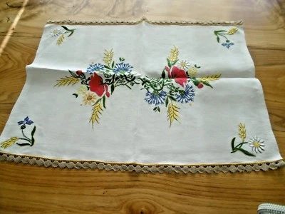 Napperon lin brodé a la main "Fleurs de France"  ( 51 x 38 cms ) - Photo 1/4