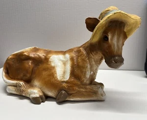 Vintage 1988 Universal Statuary Corp mucca marrone maculata, cappello giallo #874 Farm Core - Foto 1 di 9